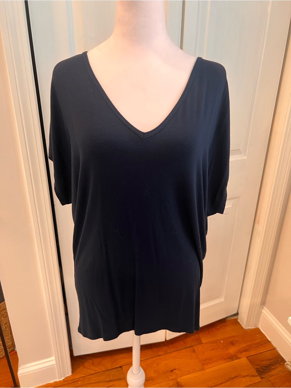Amour Vert Navy V-Neck Short Sleeve Top